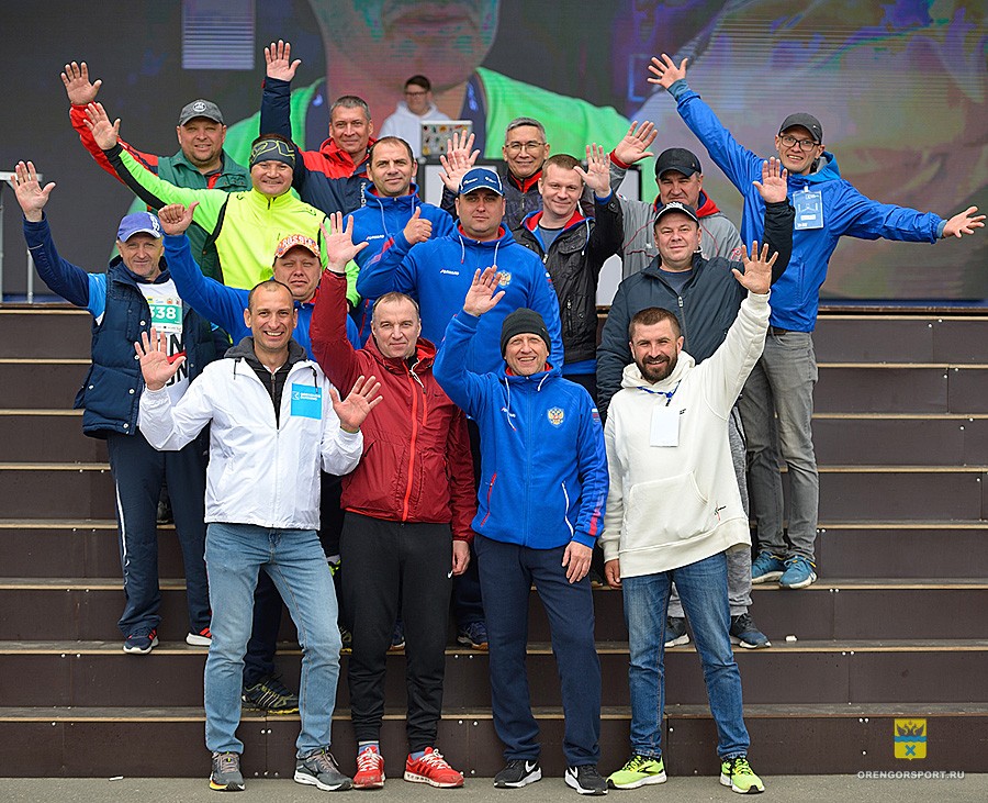 1200 бегунов вышли на старт Оренбургского полумарафона