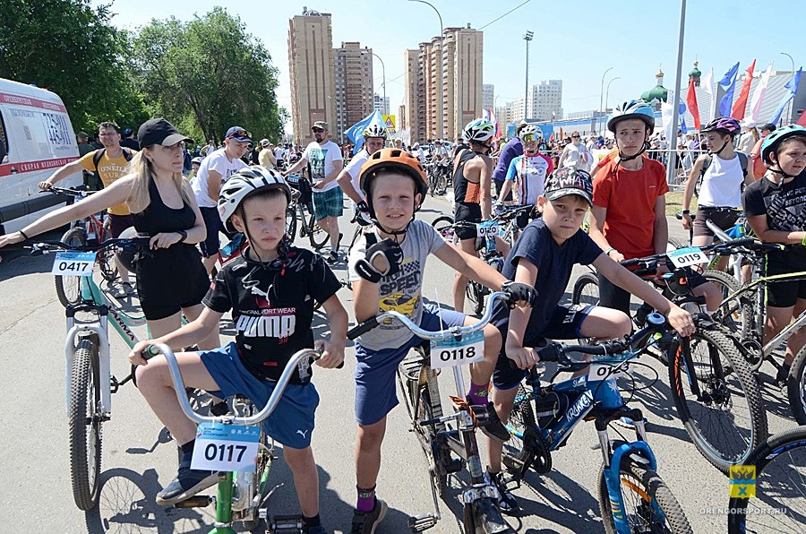 Оренбуржцы отметили Всемирный день велосипедиста ярким спортивным фестивалем