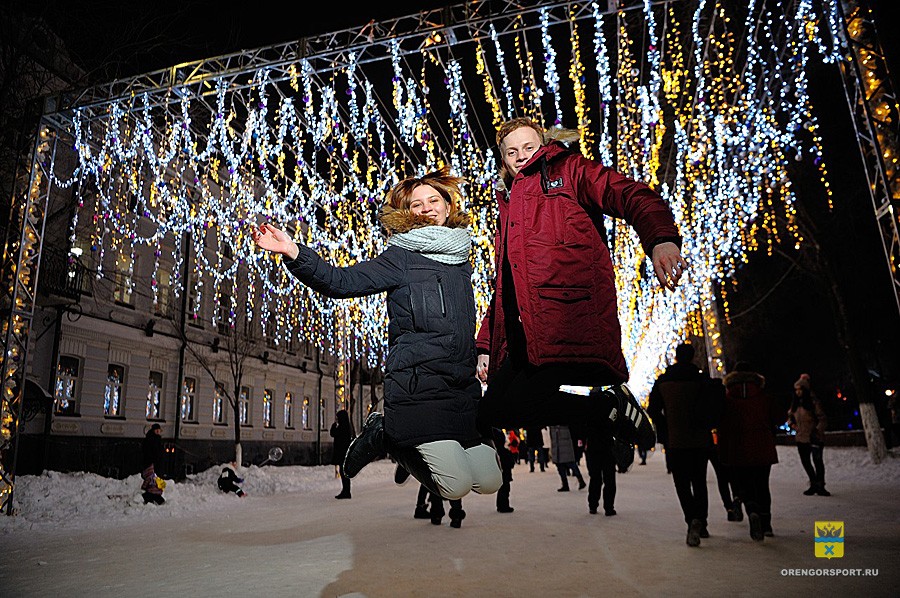 В Оренбурге на площади Ленина прошло праздничное мероприятие